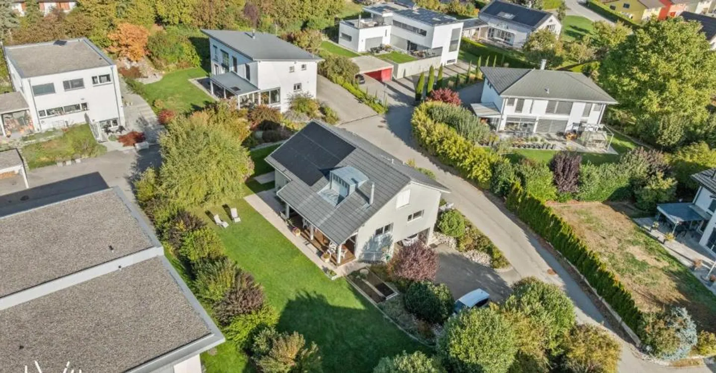 VILLA INDIVIDUALE MAGNIFICA CON 6,5 STANZE NEL CENTRO DI BULLE - Foto 6 di 12