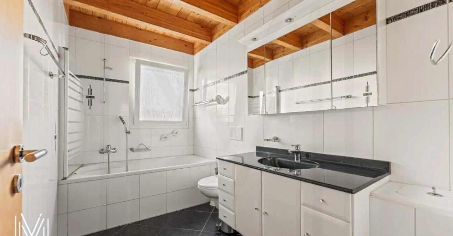 VILLA INDIVIDUALE MAGNIFICA CON 6,5 STANZE NEL CENTRO DI BULLE - Foto 7 di 12
