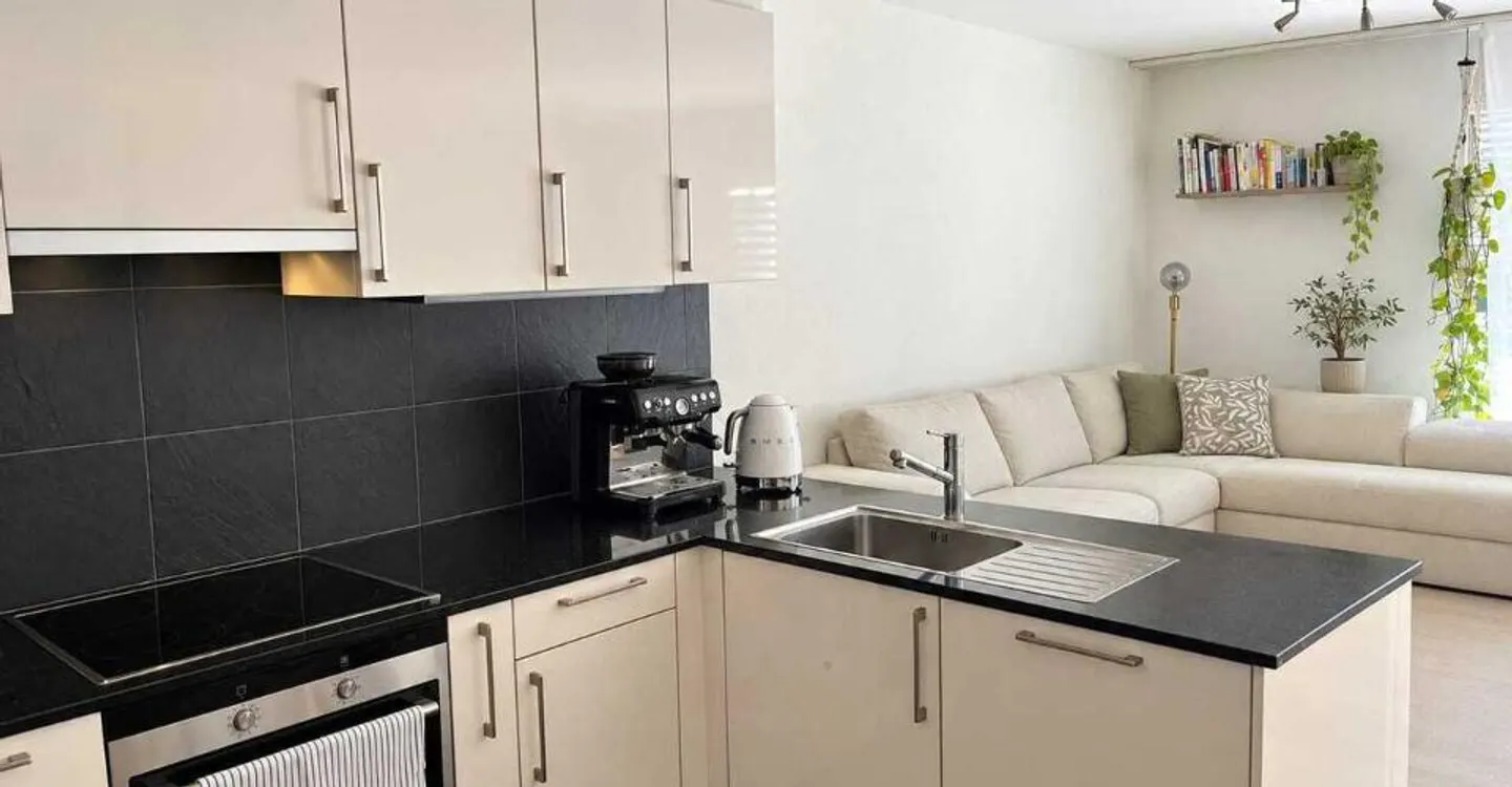 Appartement Charmant avec Balcon - Photo 2 sur 3