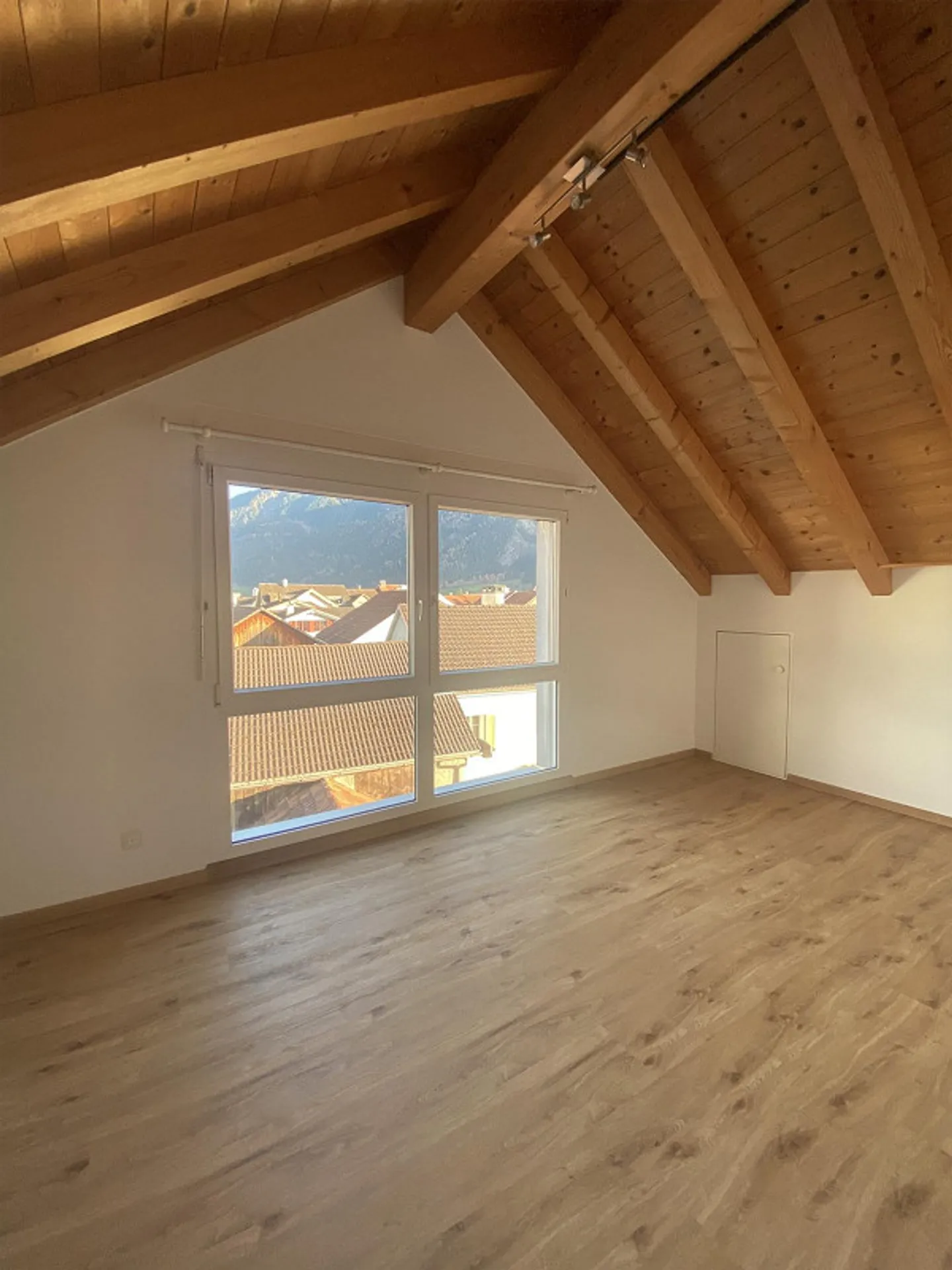Sonnige Dachwohnung - Foto 2 von 8