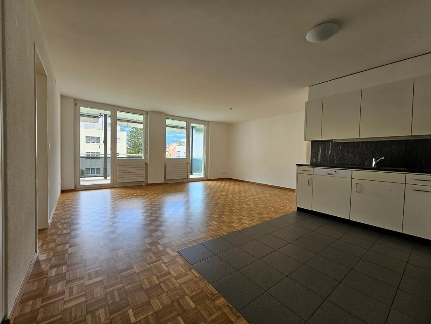 Beautiful 2.5 room apartment near the city - Photo 3 of 7