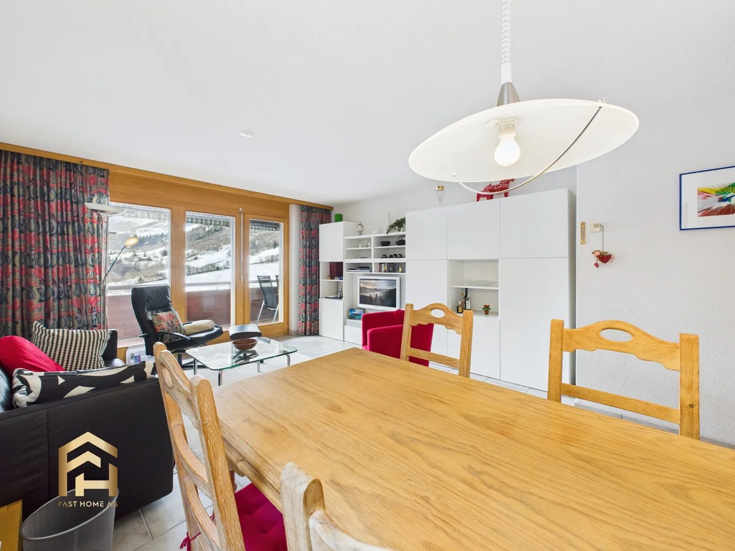 Charming 3.5-room apartment with balcony and mountain panorama in Leukerbad - Photo 1 of 12