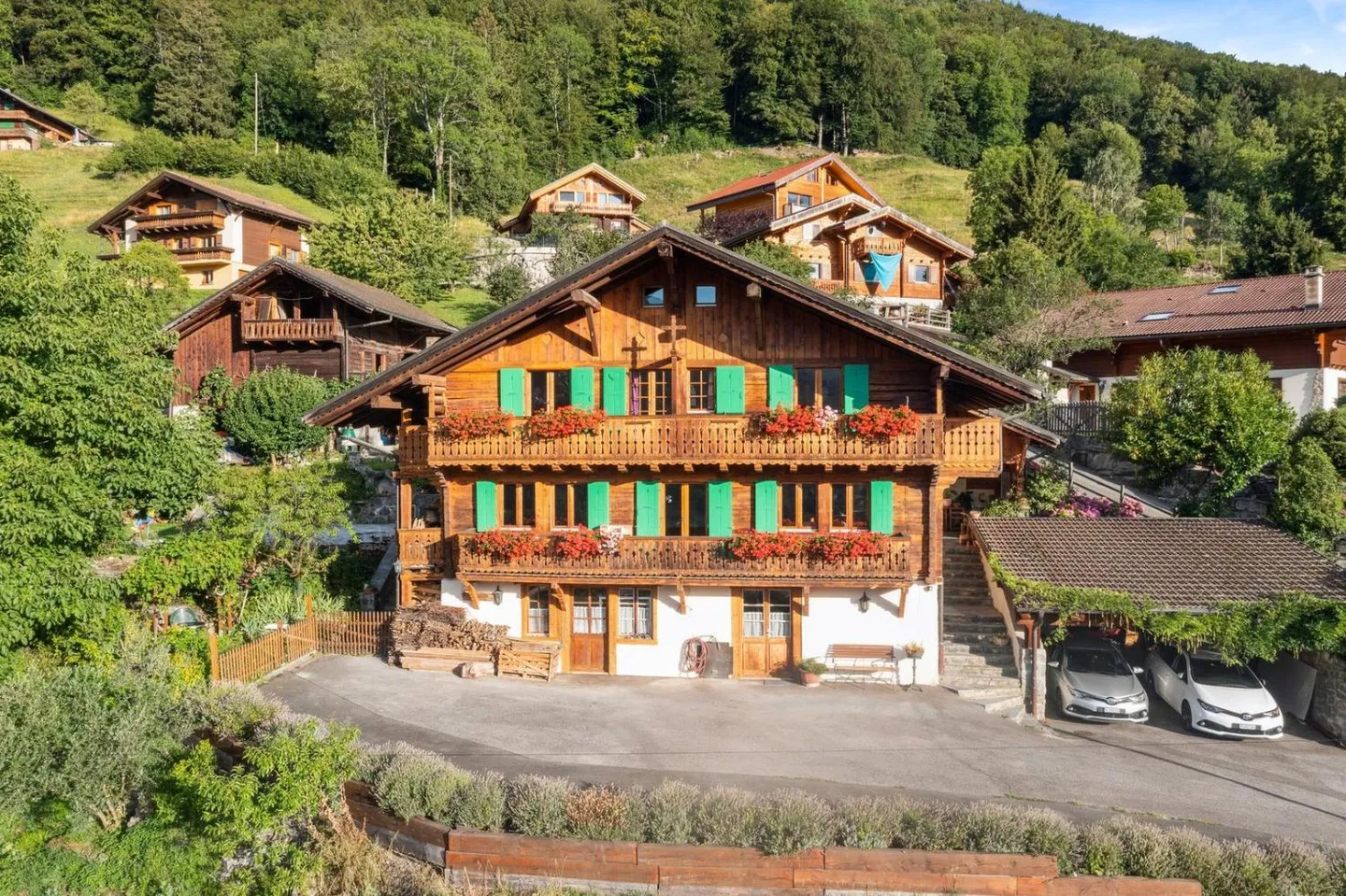 Chalet magnifique avec charme, belle exposition, jardin et mazot - Photo 1 sur 13