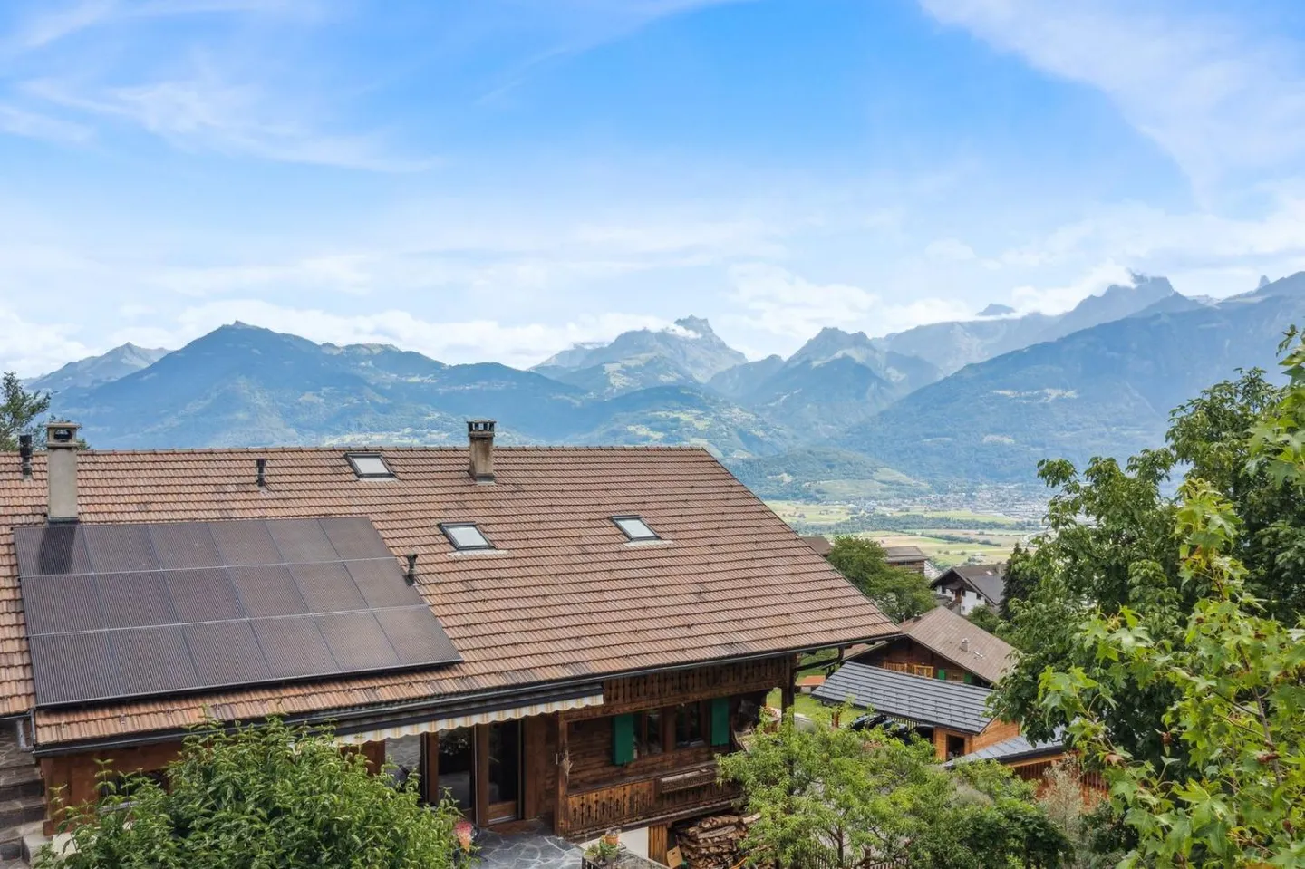 Chalet magnifique avec charme, belle exposition, jardin et mazot - Photo 2 sur 13