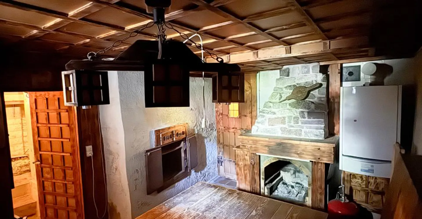 Village house with two outbuildings – great transformation potential in Ollon - Photo 4 of 11