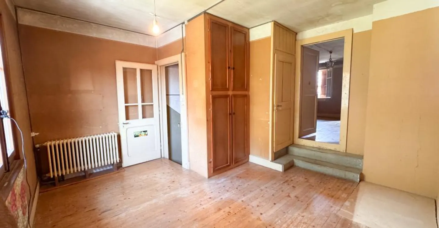 Village house with two outbuildings – great transformation potential in Ollon - Photo 5 of 11