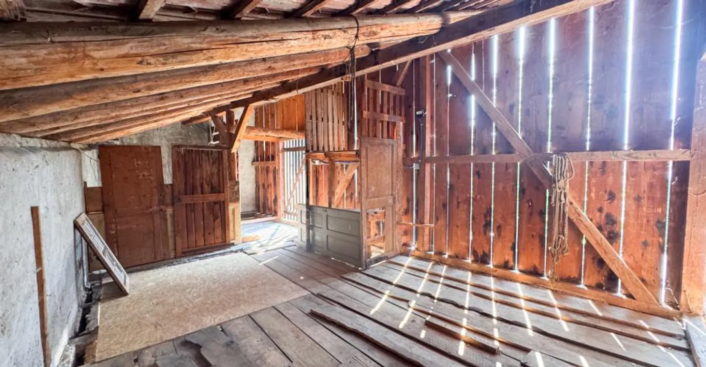 Village house with two outbuildings – great transformation potential in Ollon - Photo 6 of 11