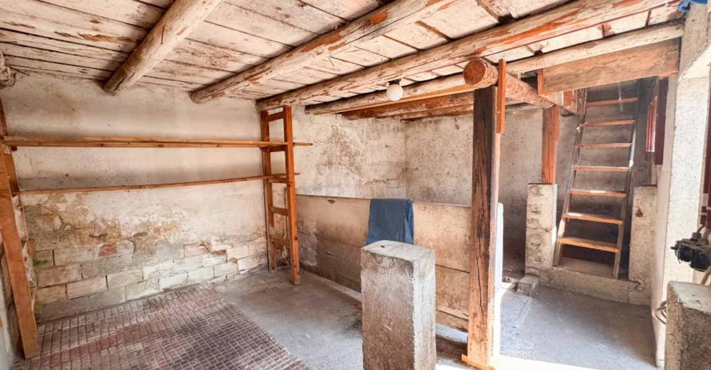 Village house with two outbuildings – great transformation potential in Ollon - Photo 9 of 11