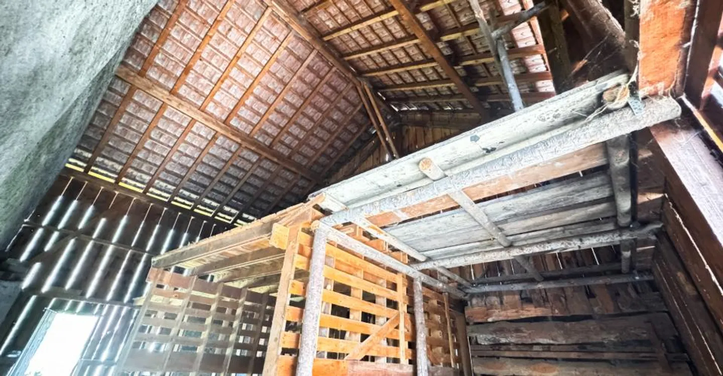 Village house with two outbuildings – great transformation potential in Ollon - Photo 11 of 11