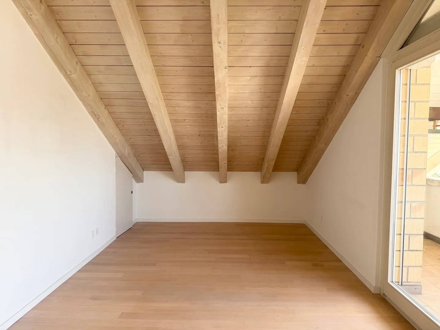 Charming Attic Apartment in Münchenstein - Photo 3 of 10