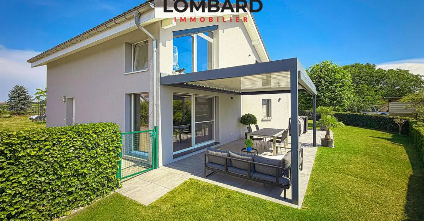 Large 5.5-room house - Photo 1 of 9