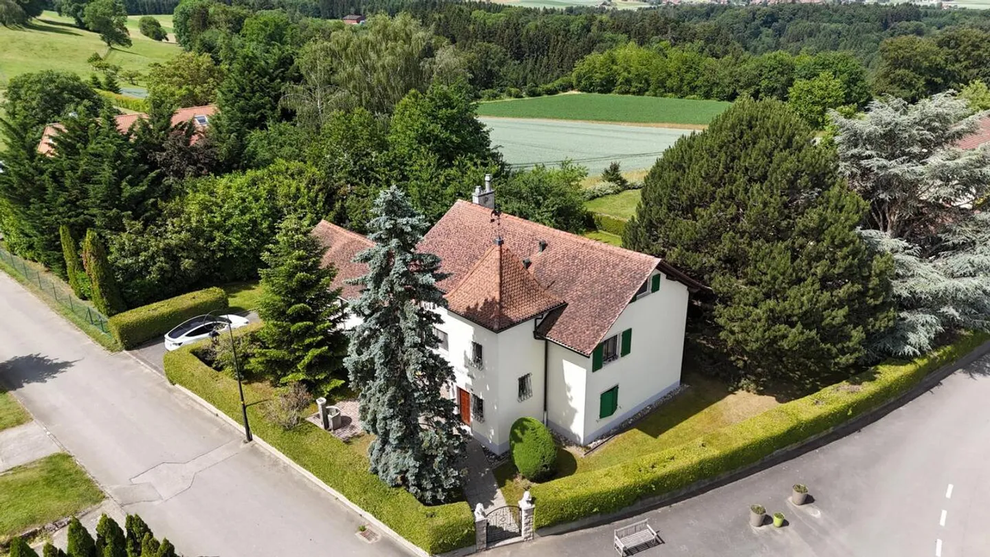 Magnificent individual house in occupied life annuity without rent with a view of the Jura - Photo 1 of 24