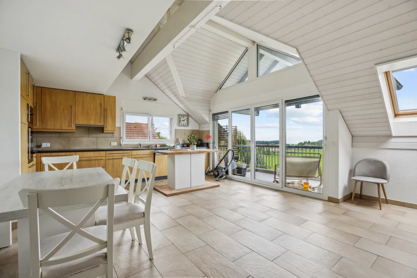 Stunning duplex apartment with balcony and breathtaking views - Photo 3 of 11