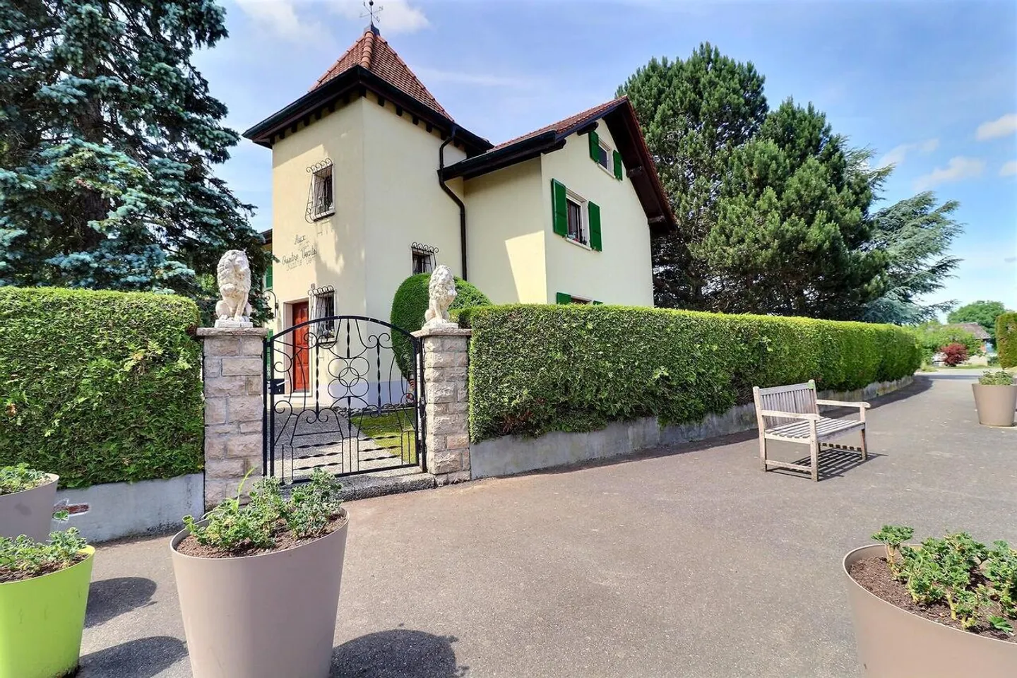 Magnificent individual house in occupied life annuity without rent with a view of the Jura - Photo 3 of 24