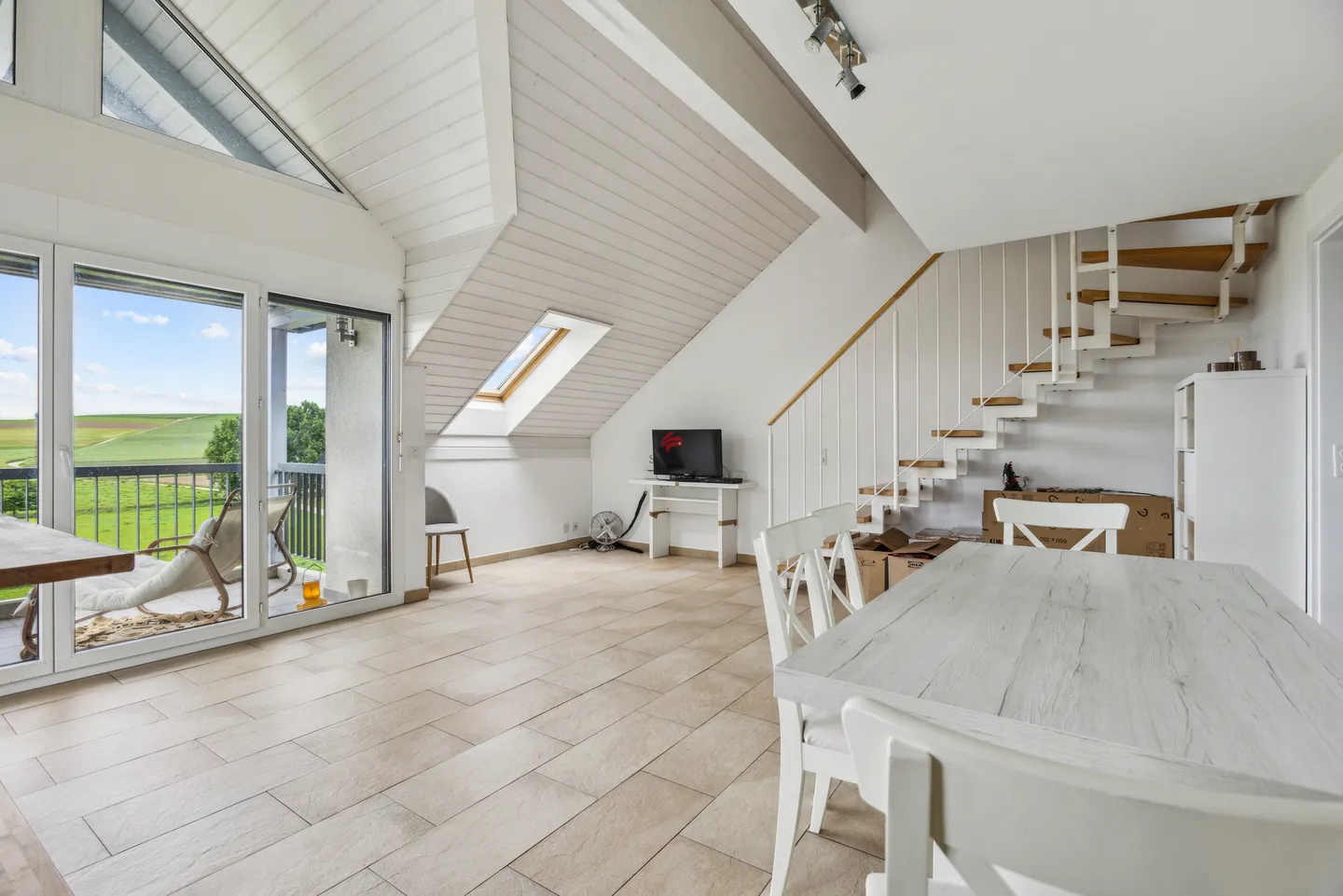 Stunning duplex apartment with balcony and breathtaking views - Photo 4 of 11