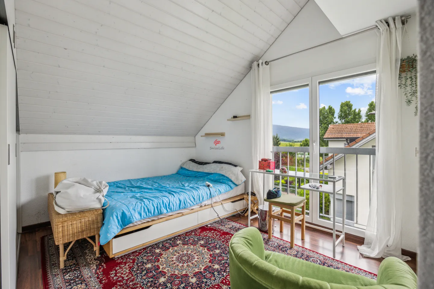 Stunning duplex apartment with balcony and breathtaking views - Photo 8 of 11