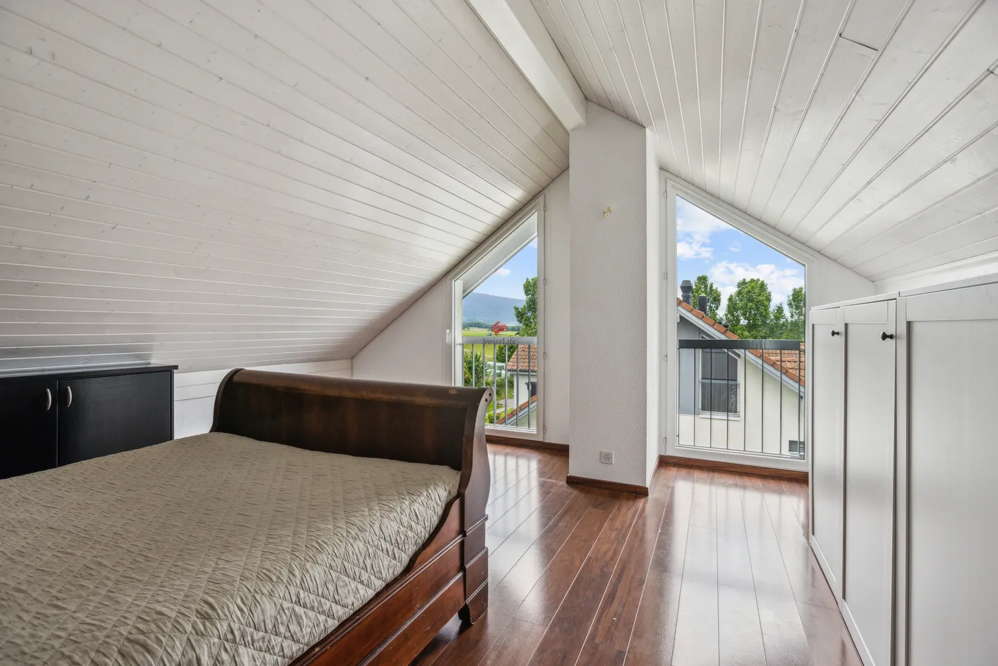 Stunning duplex apartment with balcony and breathtaking views - Photo 5 of 11