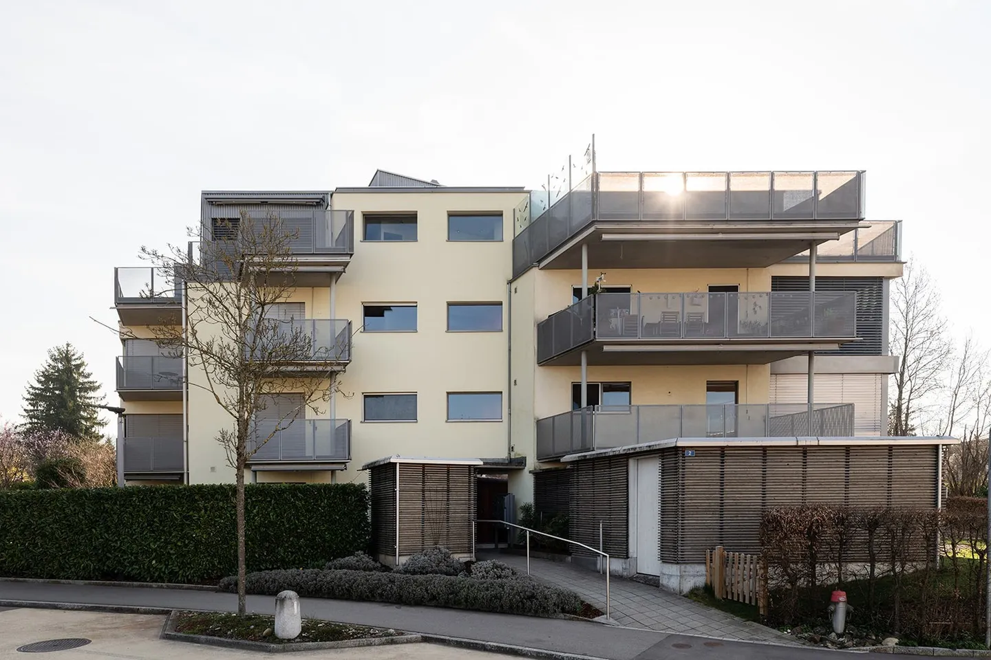 Luminoso appartamento di 4,5 stanze in una posizione ricercata a Meilen - Foto 1 di 13