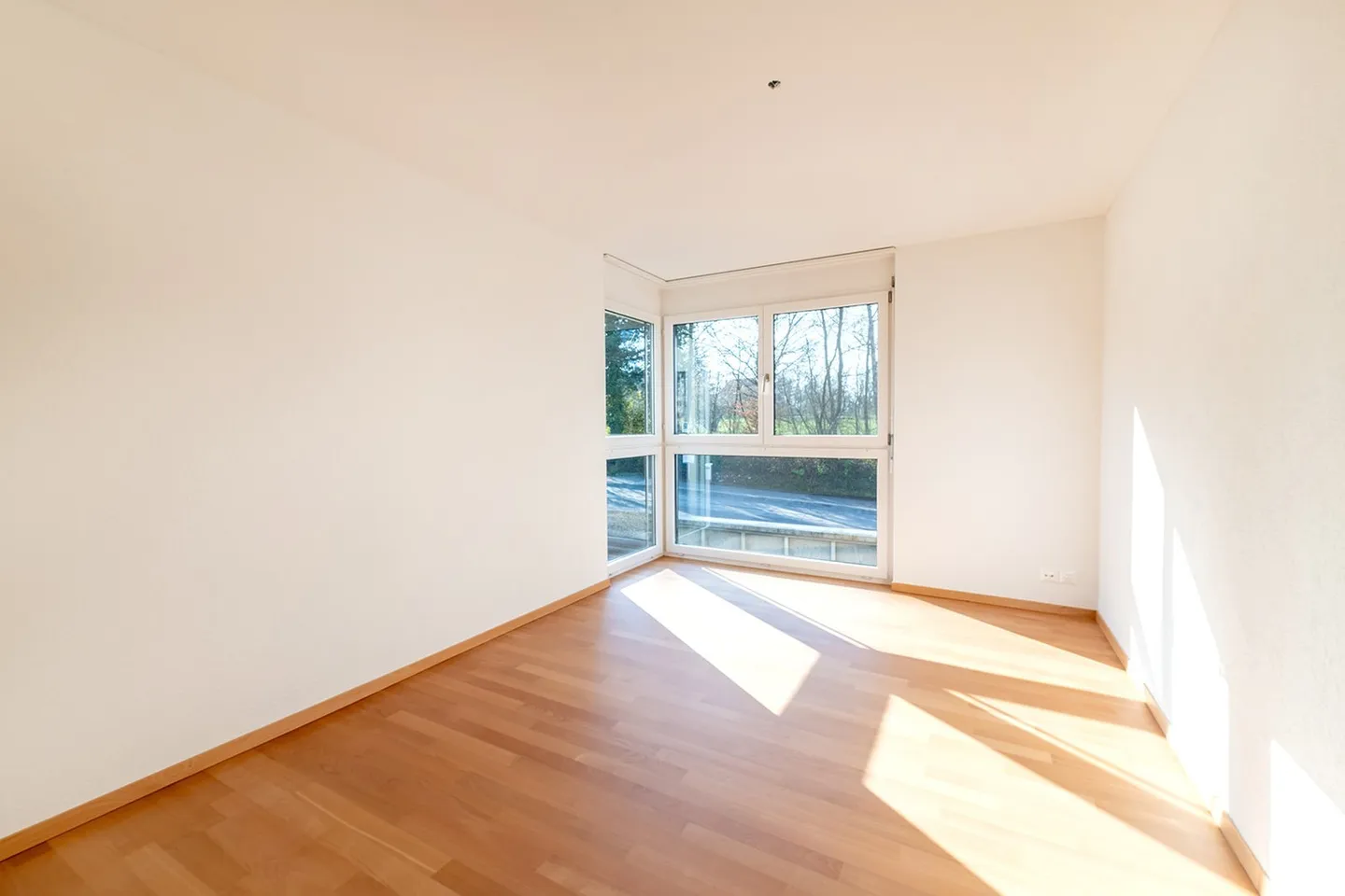 Luminoso appartamento di 4,5 stanze in una posizione ricercata a Meilen - Foto 4 di 13