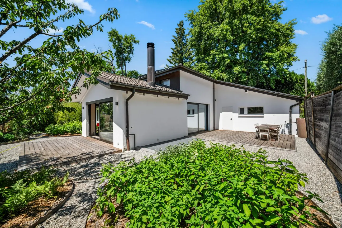 EXCLUSIVITY: COLLONGE BELLERIVE - Magnificent Detached Villa with Garden - Photo 2 of 23