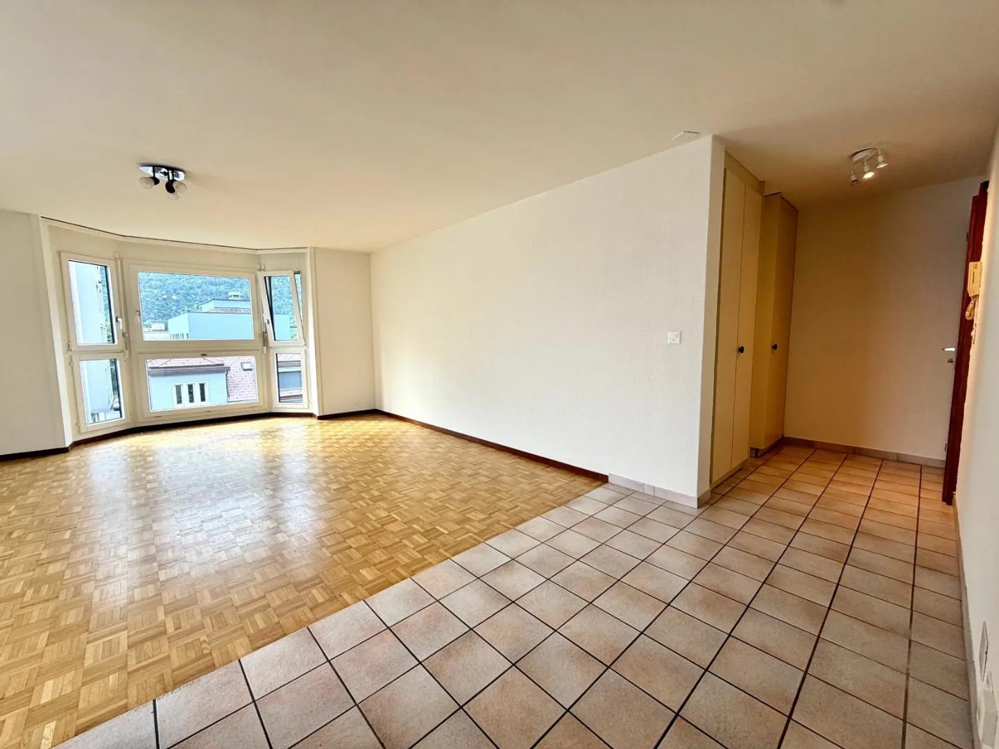 Grand studio au centre de Martigny - Photo 1 sur 4