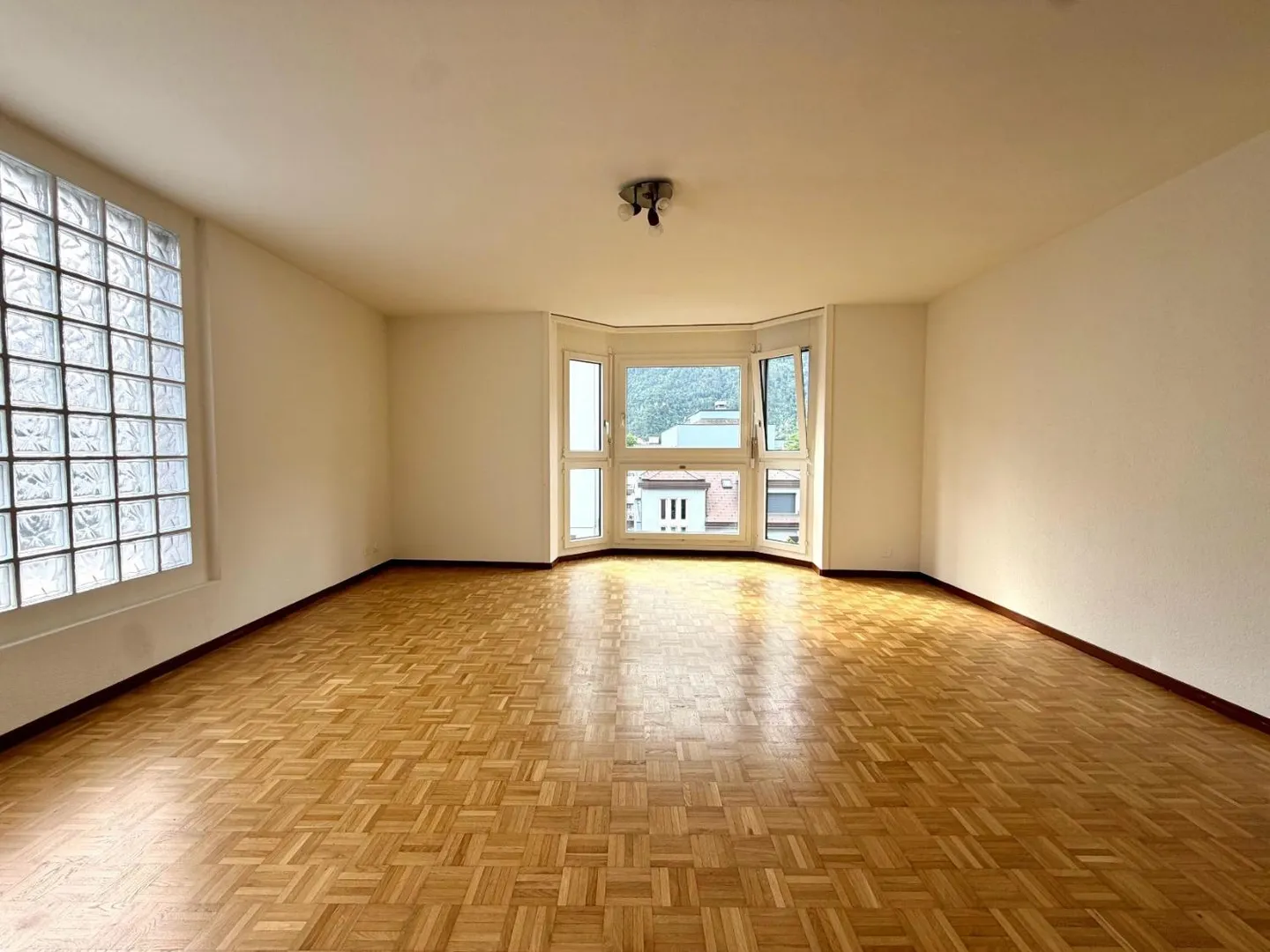 Grand studio au centre de Martigny - Photo 2 sur 4