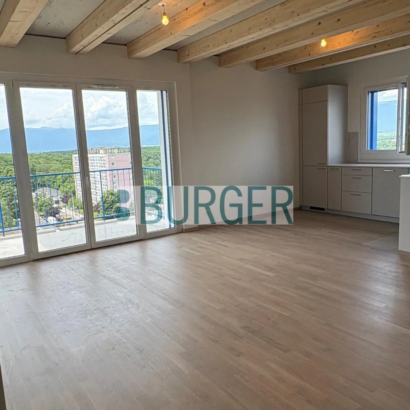 5-room apartment - Photo 1 of 5