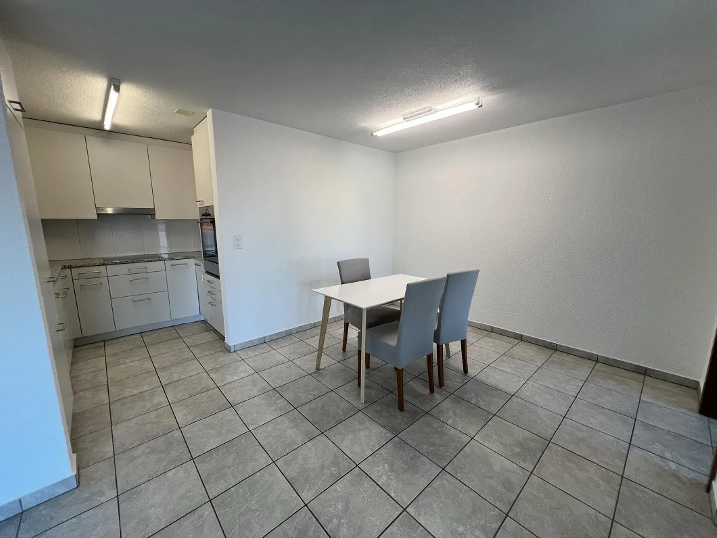 Appartement 3.5 pièces avec balcon spacieux à louer - Photo 2 sur 14