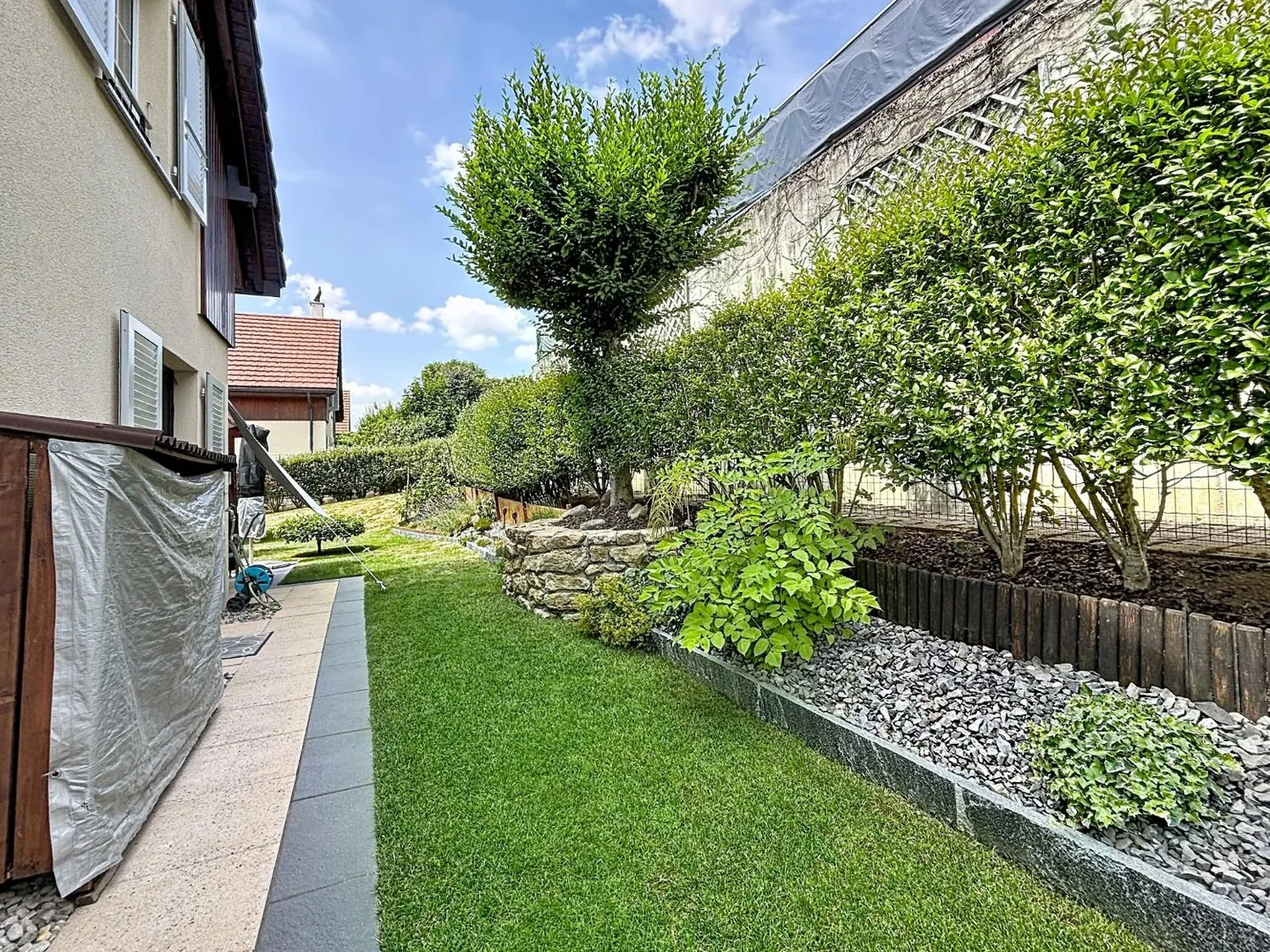 4,5-Zimmer-Haus - Reihenhaus 4,5 Zimmer - Chézard-St-Martin - Foto 2 von 12