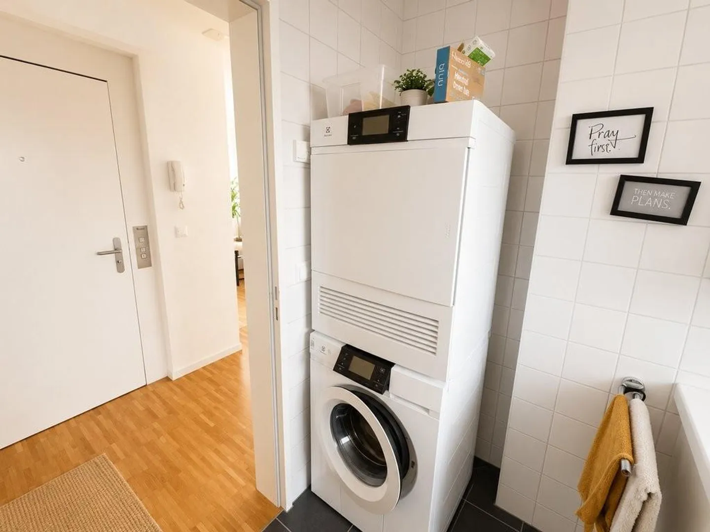 5.5-room penthouse apartment with large terrace and direct lift access - Photo 10 of 12
