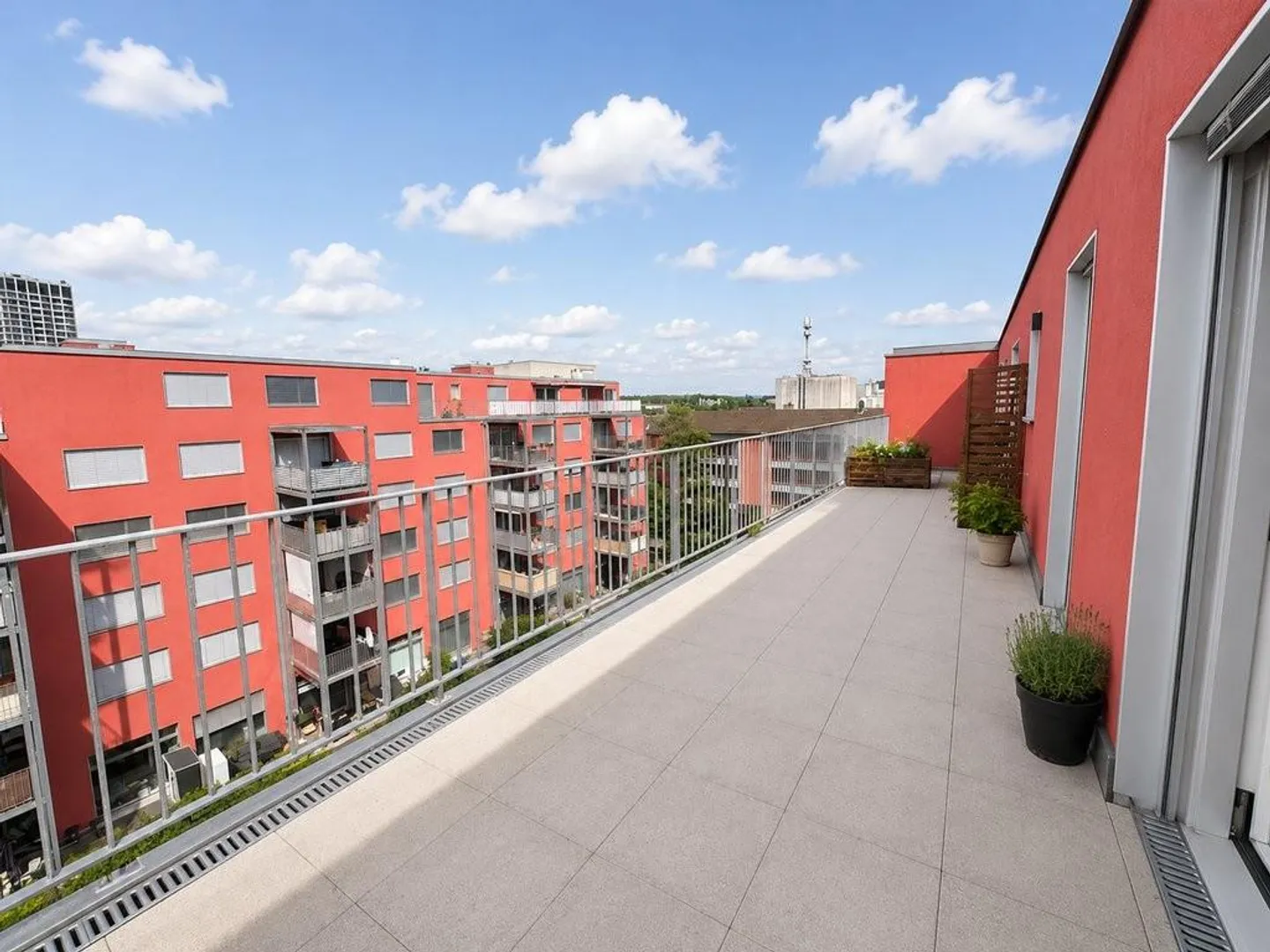 5.5-room penthouse apartment with large terrace and direct lift access - Photo 12 of 12