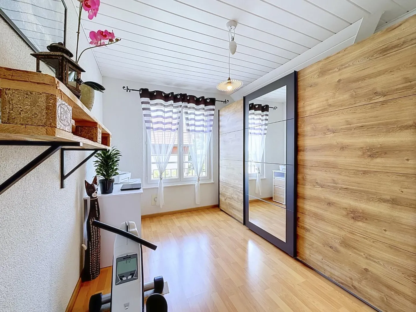 4,5-Zimmer-Haus - Reihenhaus 4,5 Zimmer - Chézard-St-Martin - Foto 10 von 12
