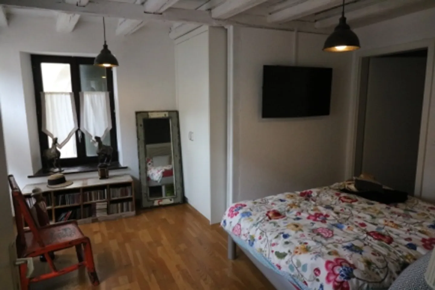 Charming Apartment with Terrace - Photo 4 of 4