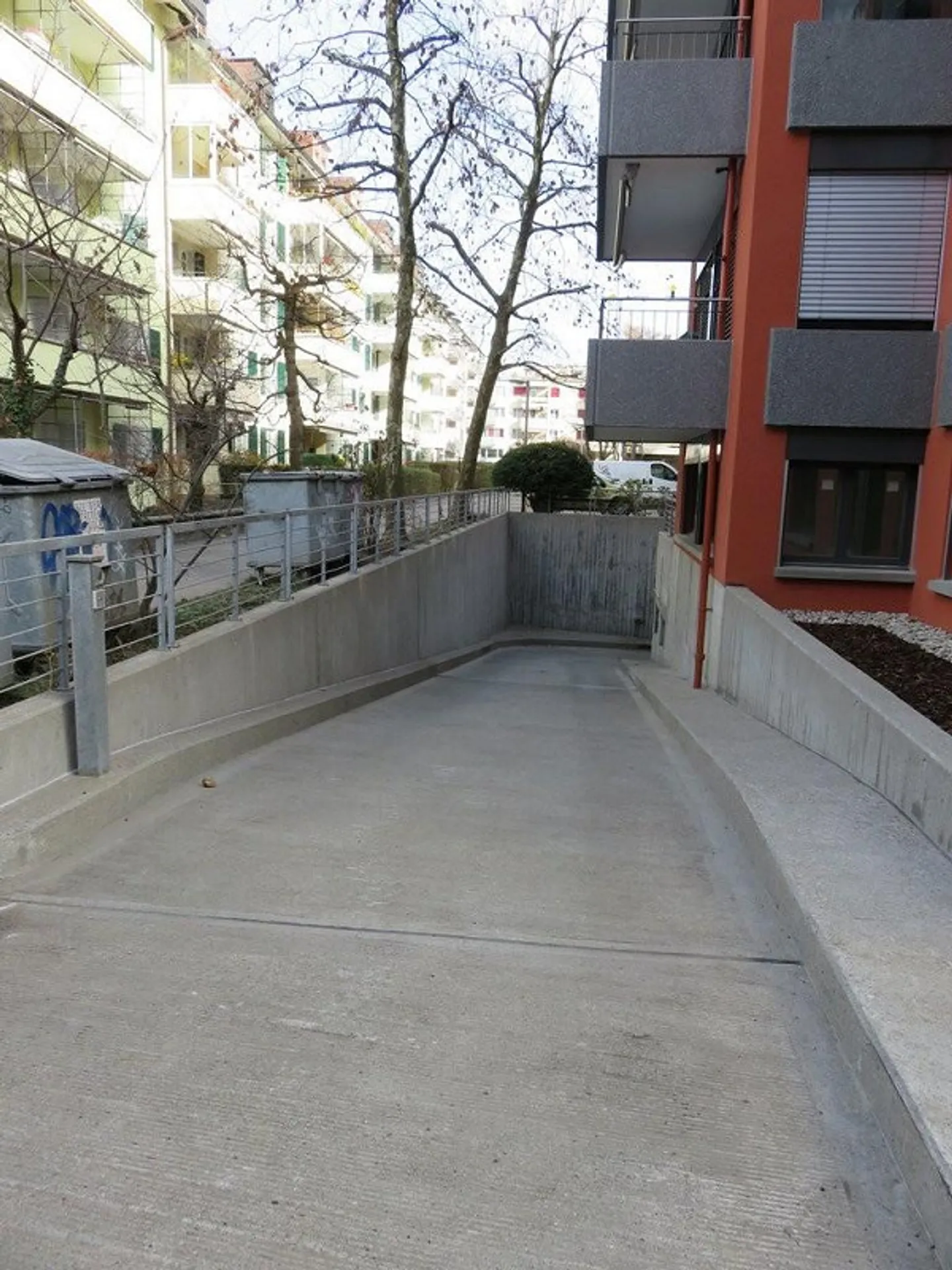 Einstellhallenplatz milieu de la Länggasse - Photo 2 sur 2