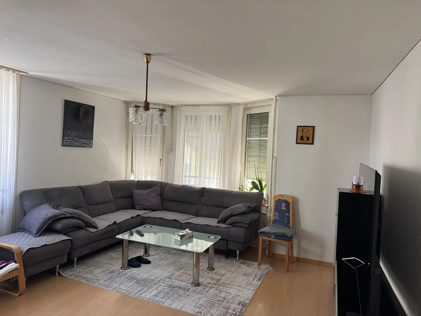 Grosszügige 4.5_Zimmerwohnung an zentraler Lage - Photo 3 sur 8