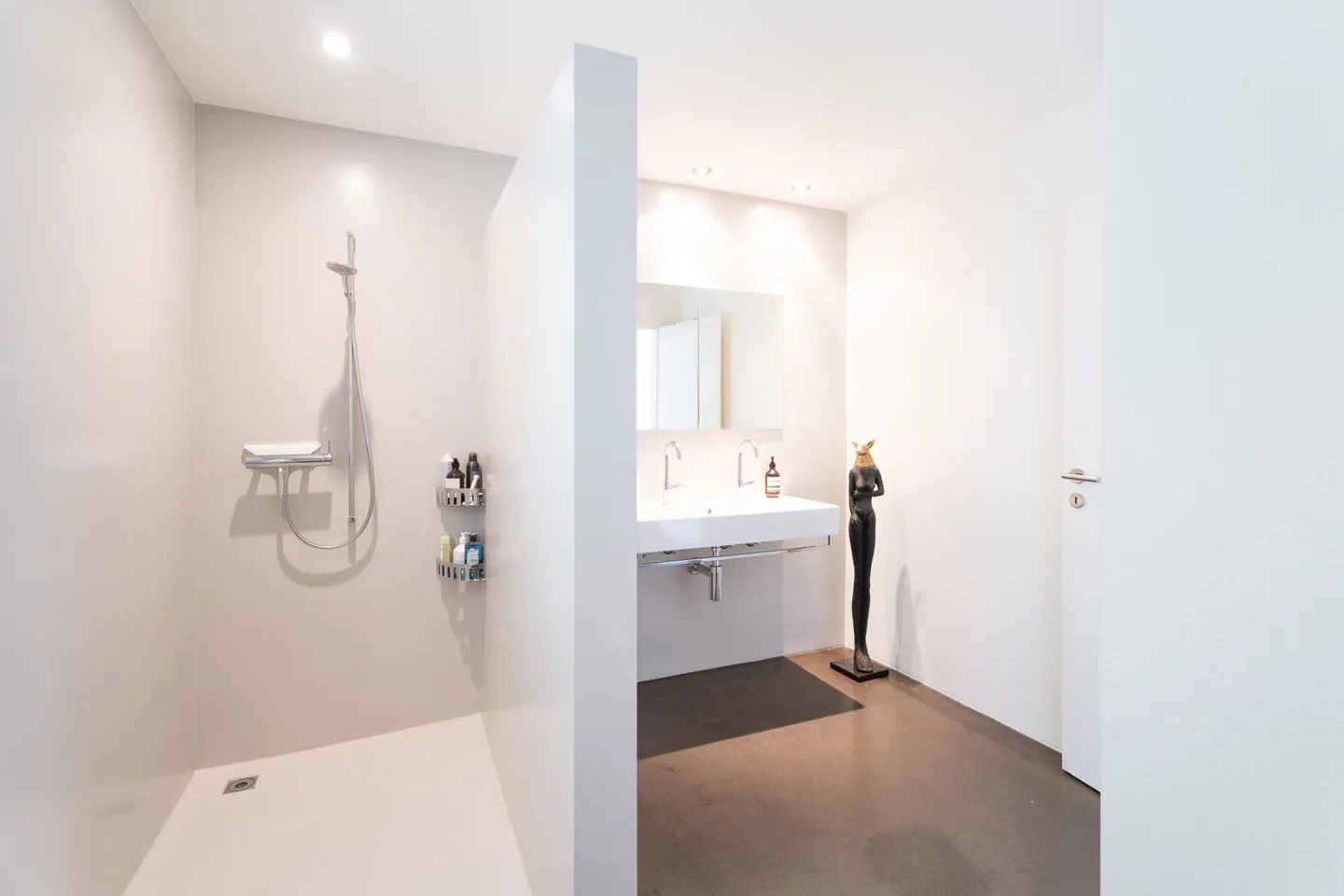 Maison individuelle 8.5 Z'EFH dans un emplacement ensoleillé à Knonaueramt - Photo 13 sur 28