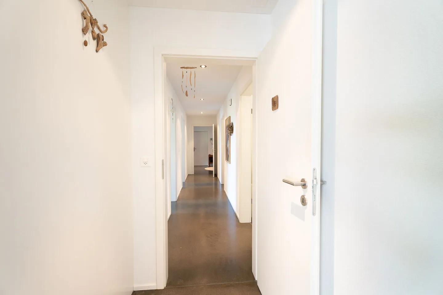Maison individuelle 8.5 Z'EFH dans un emplacement ensoleillé à Knonaueramt - Photo 15 sur 28