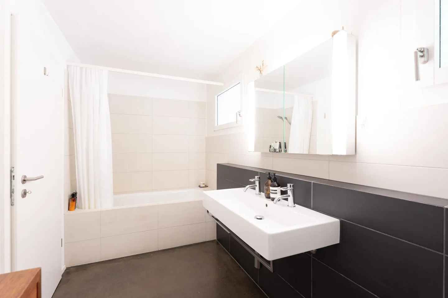 Maison individuelle 8.5 Z'EFH dans un emplacement ensoleillé à Knonaueramt - Photo 23 sur 28
