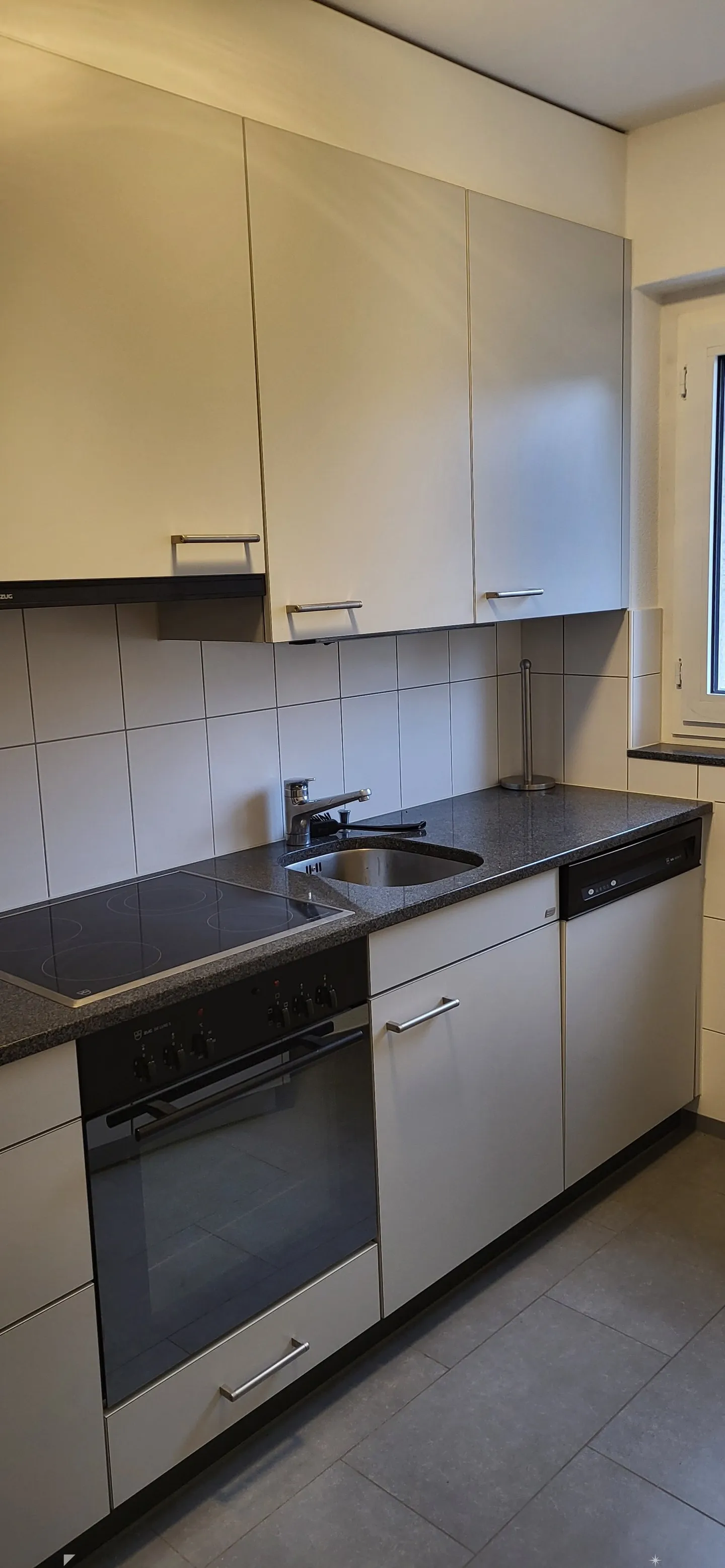 3-room apartment on the raised ground floor with balcony in Biel - Photo 3 of 19