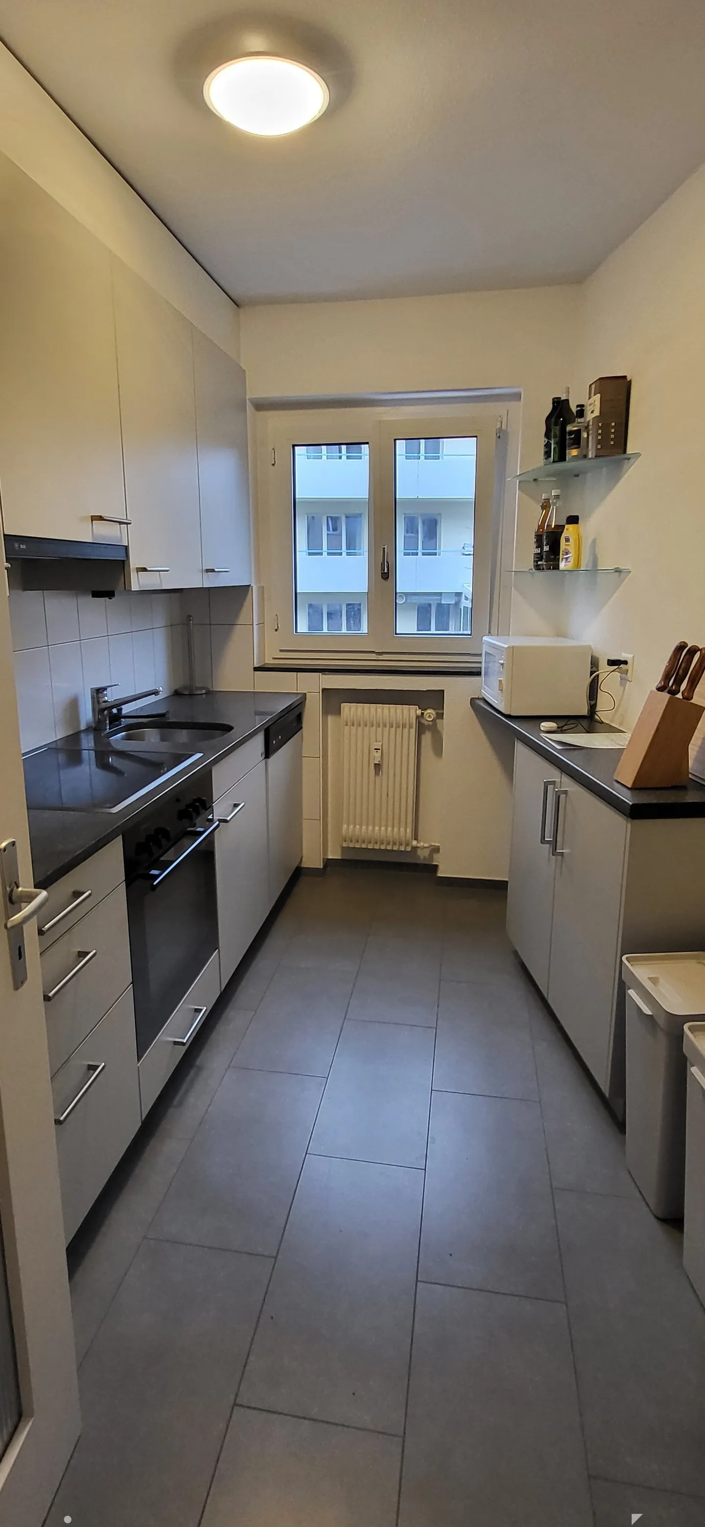 3-room apartment on the raised ground floor with balcony in Biel - Photo 4 of 19