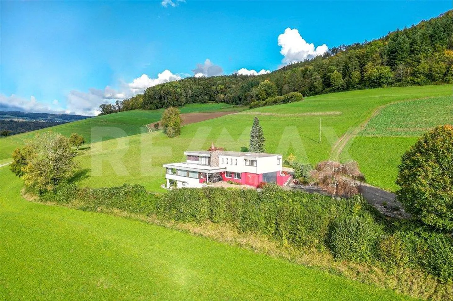 Panoramablick, Privatsphäre & Platz: Repräsentatives Wohnjuwel am Westhang in Etzgen - Foto 3 von 13