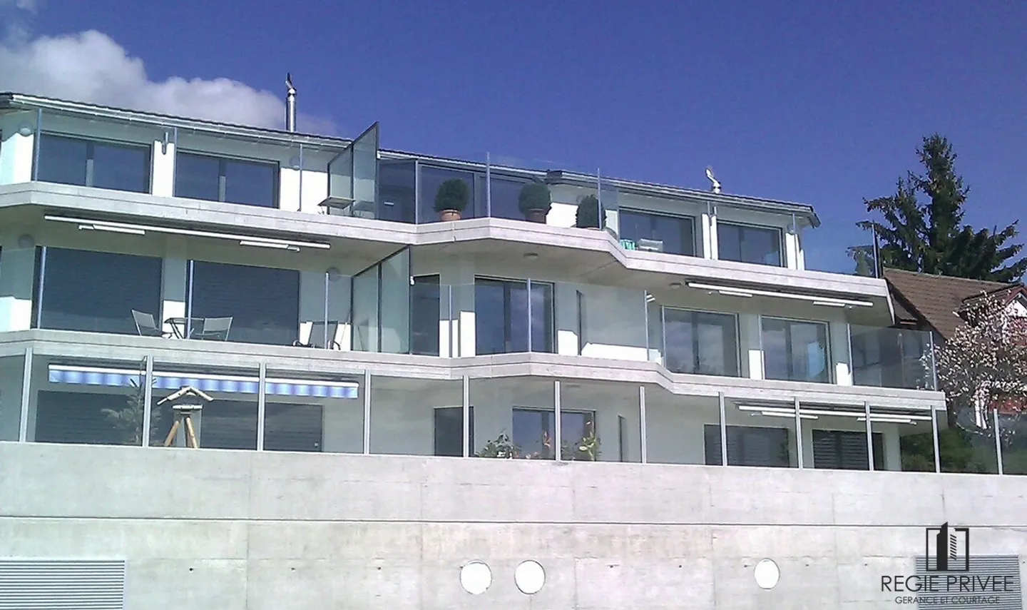Magnificent high-end apartment with a view of Lake Geneva - Photo 1 of 13