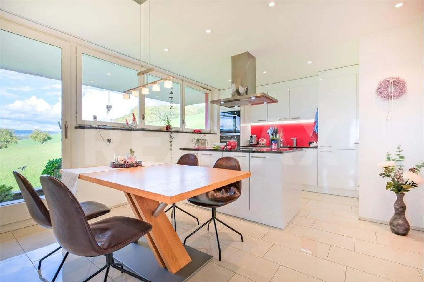 Panoramablick, Privatsphäre & Platz: Repräsentatives Wohnjuwel am Westhang in Etzgen - Foto 8 von 13