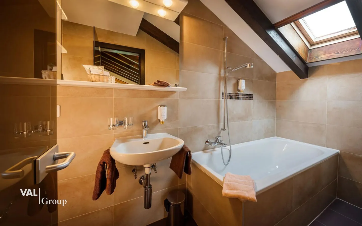 Superior Hotel including development project on a total of 6,000 m2 property - Photo 18 of 25