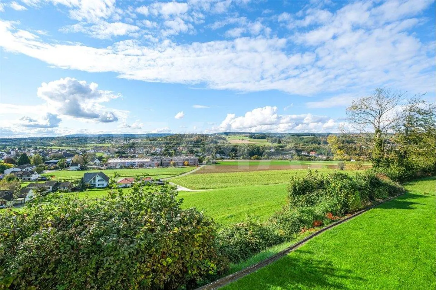 Panoramablick, Privatsphäre & Platz: Repräsentatives Wohnjuwel am Westhang in Etzgen - Foto 9 von 13