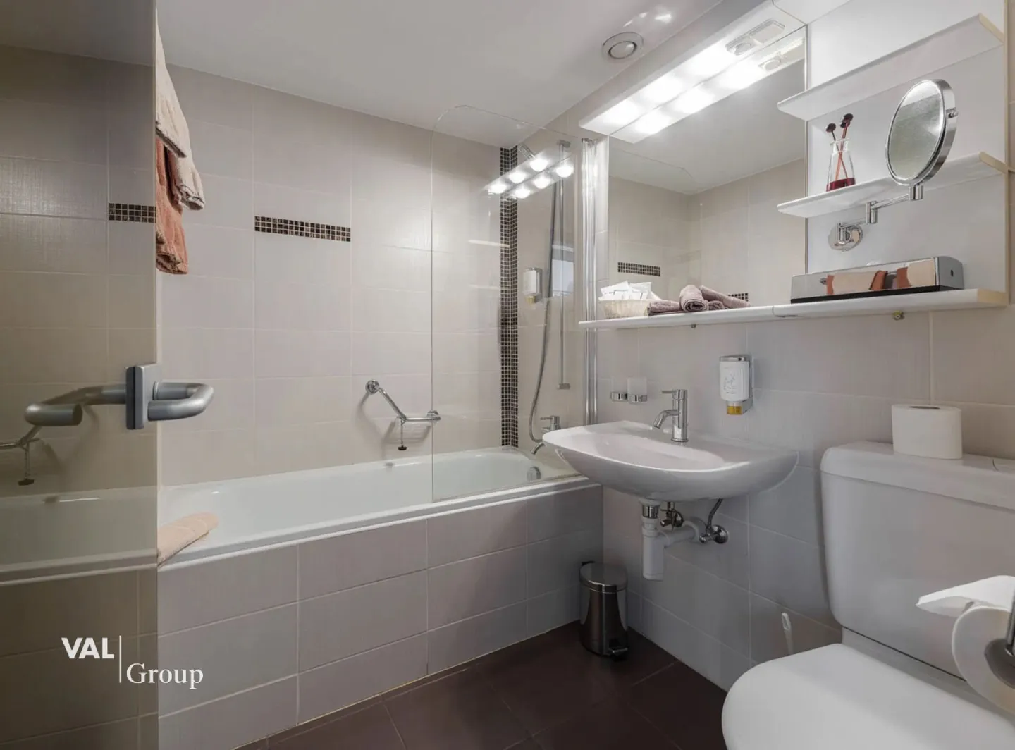 Superior Hotel including development project on a total of 6,000 m2 property - Photo 22 of 25