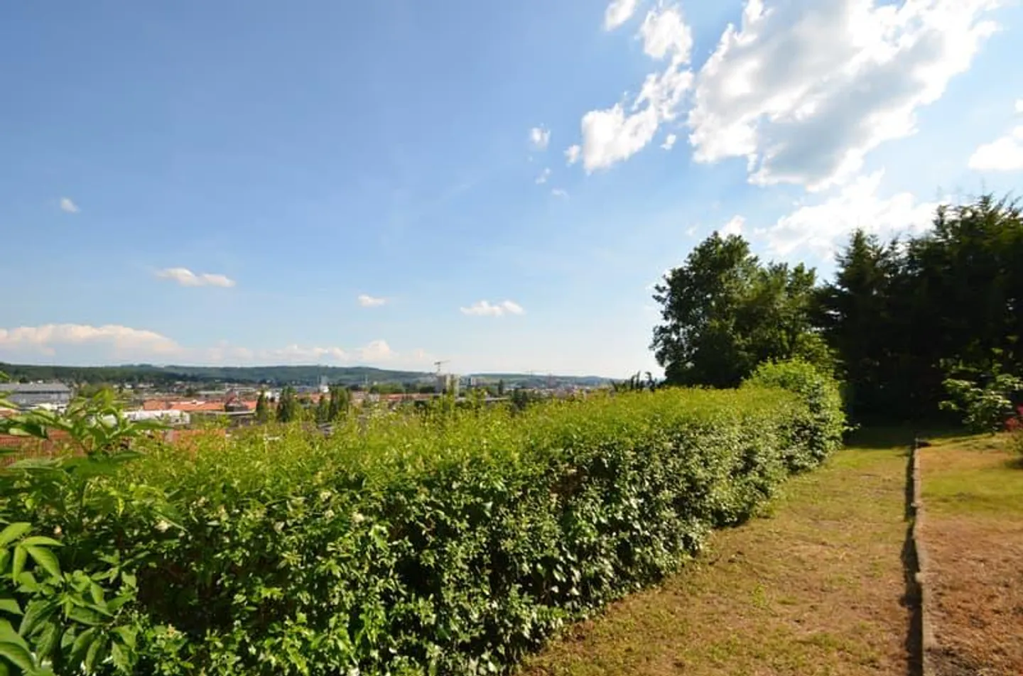 Charming apartment with private access in a quiet residential area - Photo 3 of 5