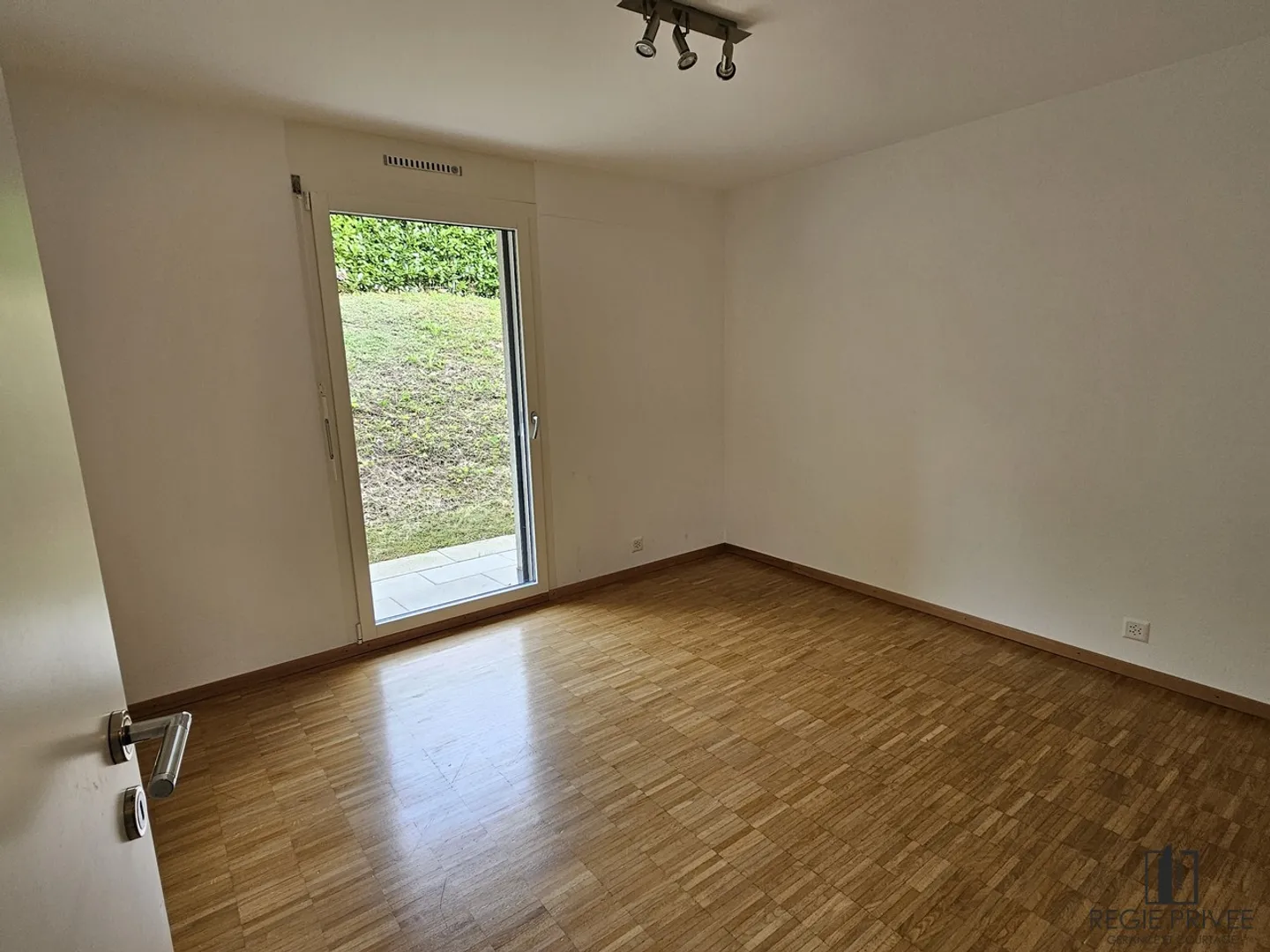 Magnificent high-end apartment with a view of Lake Geneva - Photo 8 of 13