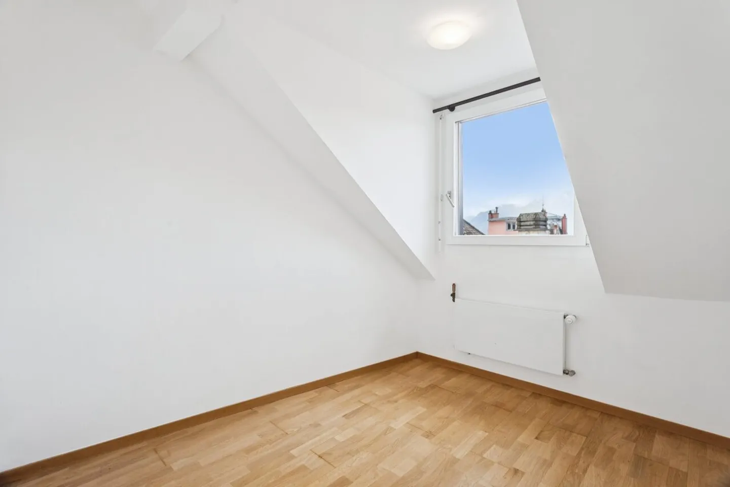 Charmant appartement dans les combles au c-ur de Vevey - Photo 4 sur 9