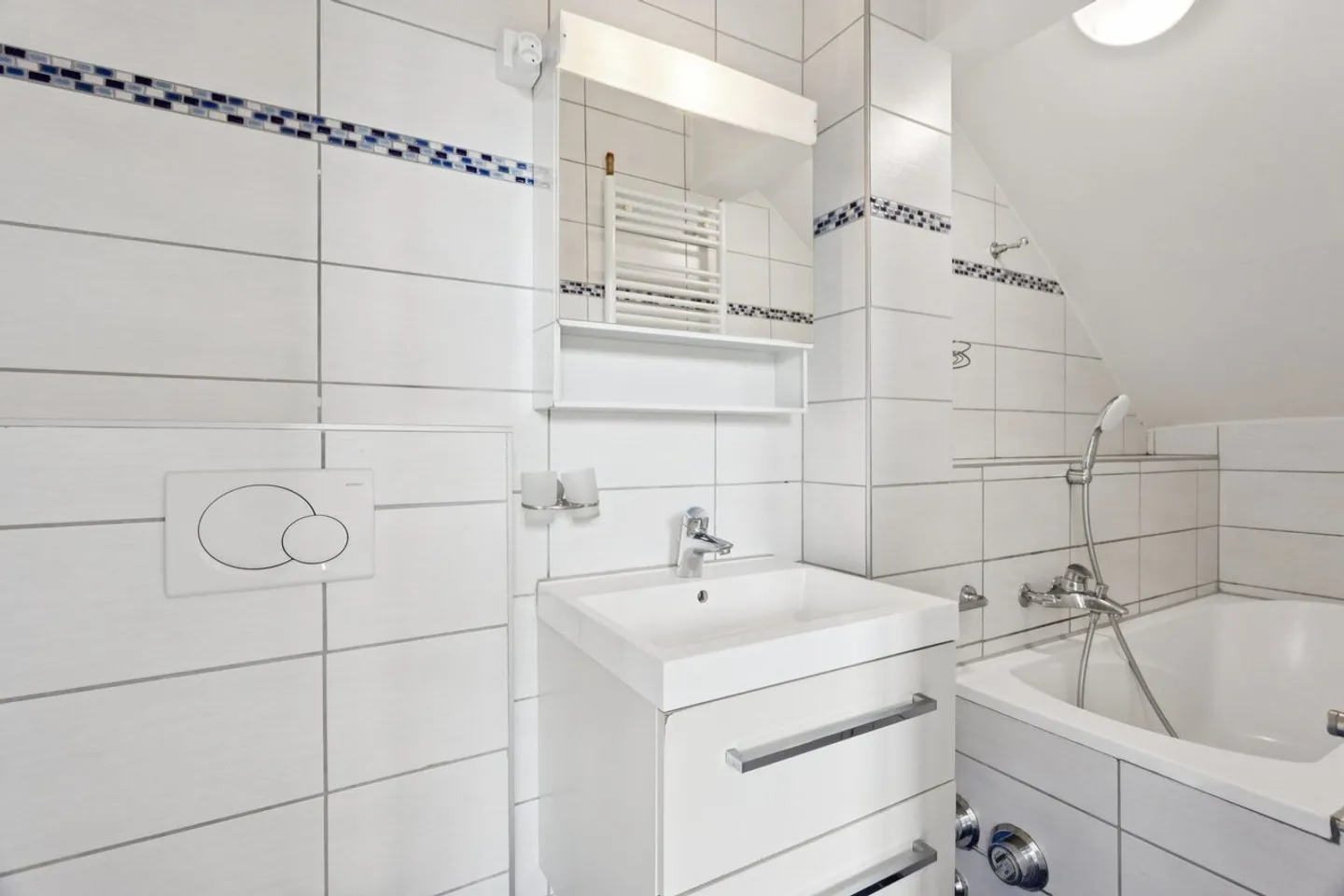 Charmant appartement dans les combles au c-ur de Vevey - Photo 6 sur 9